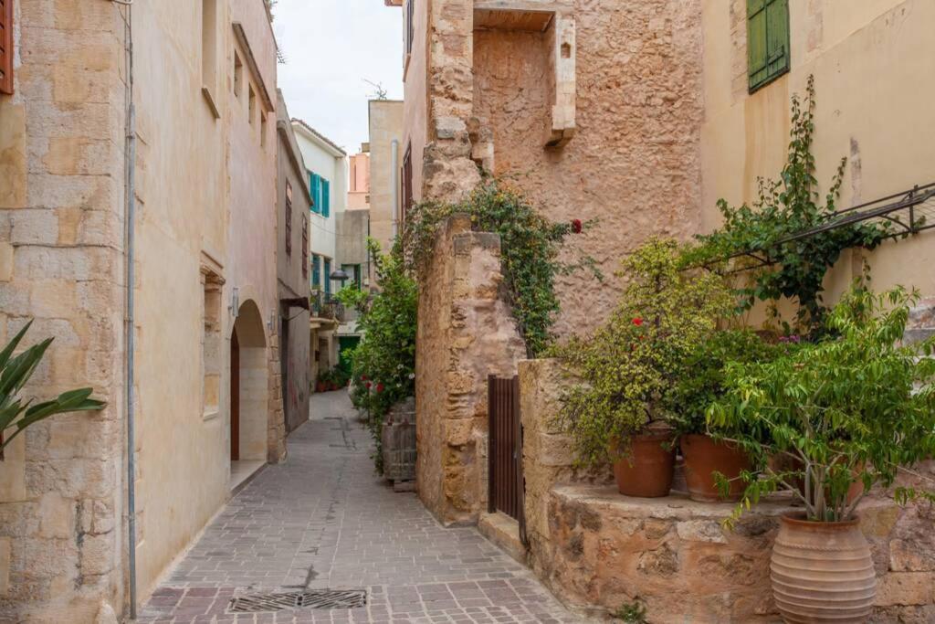 History And Charm Apartment Chania  Bagian luar foto
